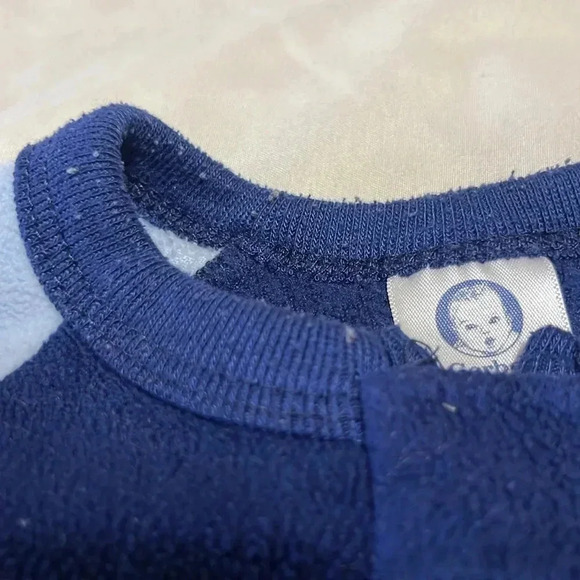 18 month Gerber fleece pjs - Picture 3 of 4